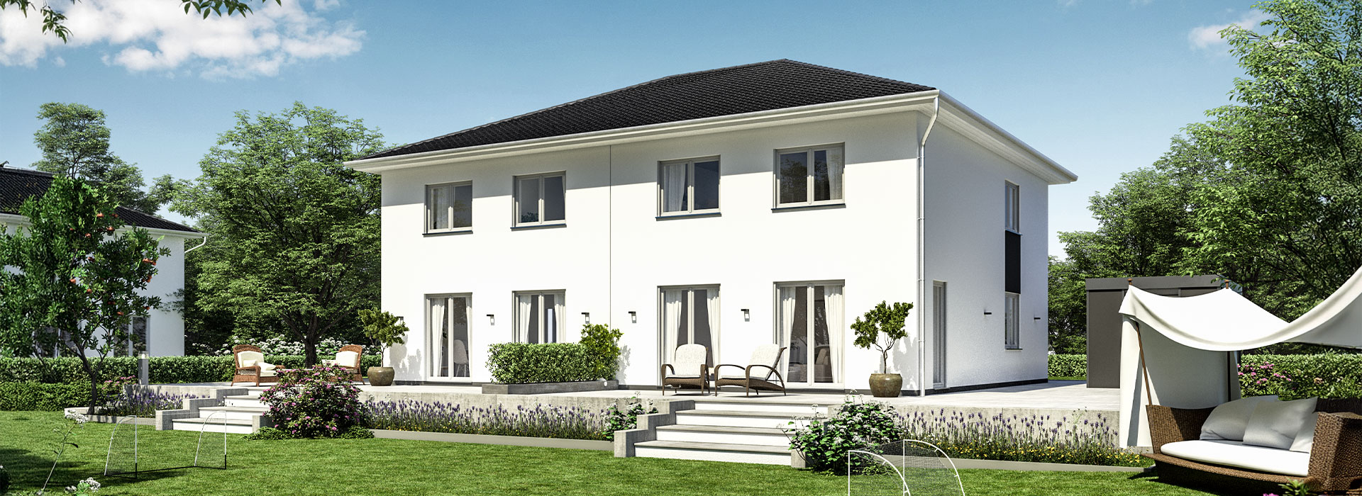 Doppelhaus: Ein weißes Doppelhaus mit dunklem Dach von BRALE